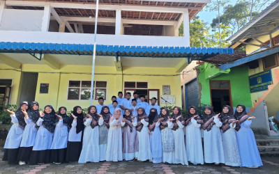 Rajut Silaturahmi, Keluarga Besar Madrasah Muhammadiyah 3 Ketro Gelar Halalbihalal di Hari Pertama Masuk Sekolah