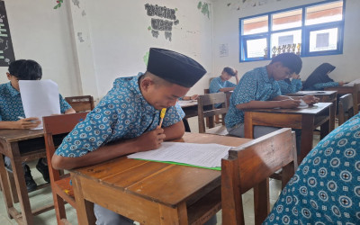 Menuju Gerbang Kelulusan: Kelas XII MA Muhammadiyah 3 Ketro Siap Tempuh Ujian Akhir!